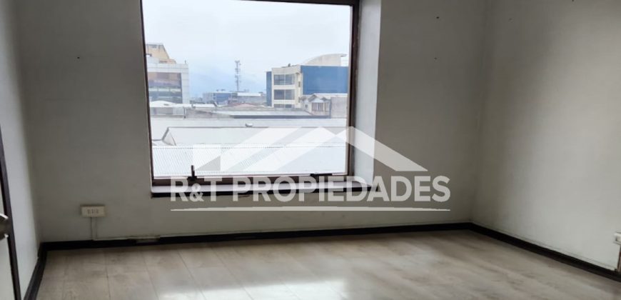 AMPLIA OFICINA EN PLENO CENTRO DE TEMUCO – EDIFICIO ANTUMALAL .