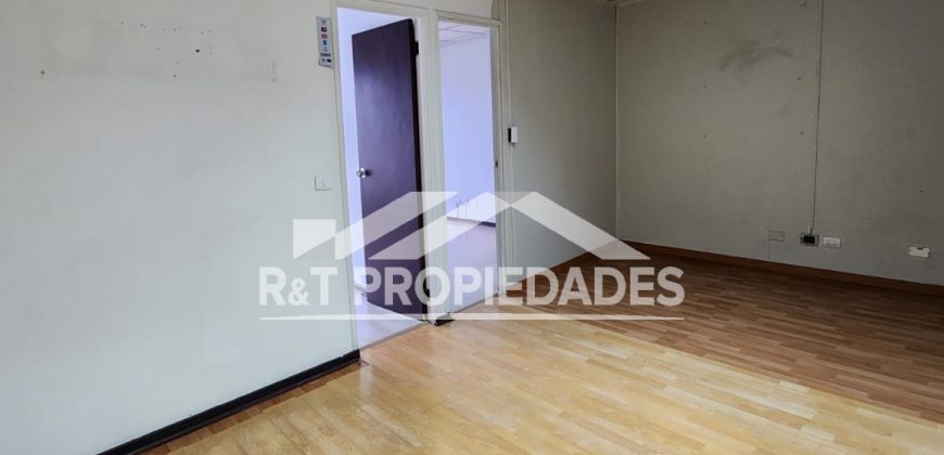 AMPLIA OFICINA EN PLENO CENTRO DE TEMUCO – EDIFICIO ANTUMALAL .