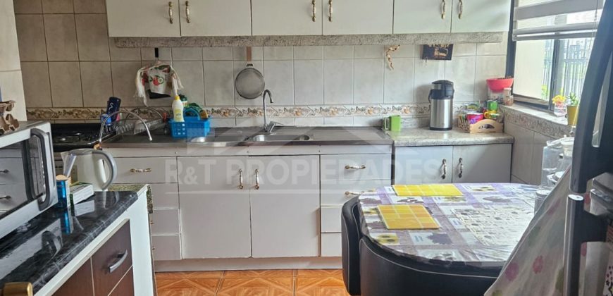 Casa de 2 pisos Individual en sector Recabaren