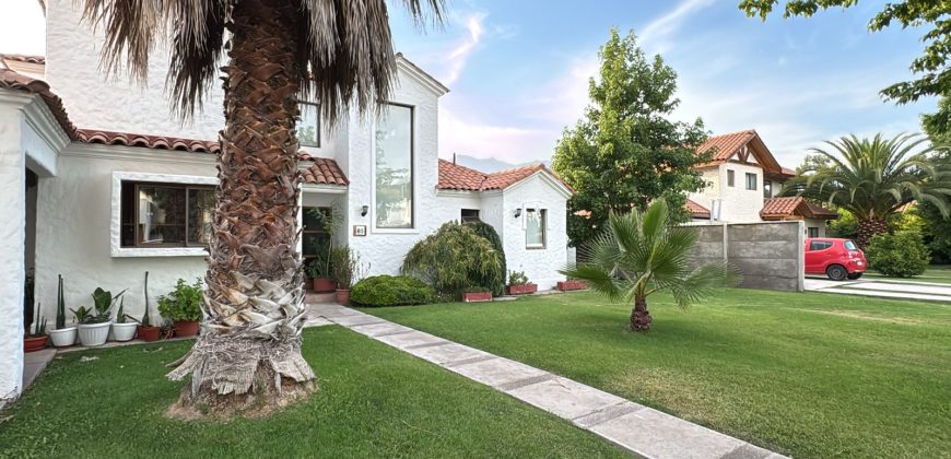 Exclusiva propiedad en Condominio el Golf Rinconada